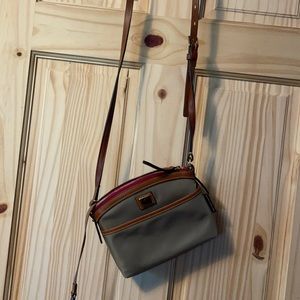 Small. Crossbody bag. Adjustable straps